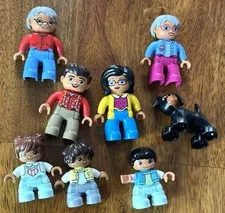 Lego Duplo Family Mini Figures People Mom Dad Kids Dog Grandpa Grandma 8 piece