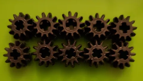 LEGO Lot of 10 Black 12 Tooth Double Bevel Technic Gear Pieces