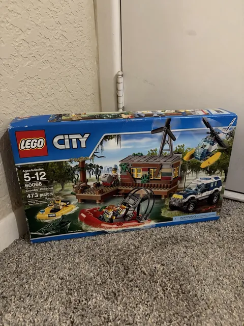 LEGO CITY: Crooks' Hideout (60068)-Brand New In Factory Sealed Box