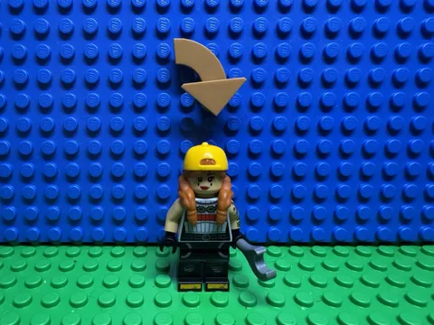 New Lego Fortnite Aura Minifigure 77082 Rave Cave Exclusive!