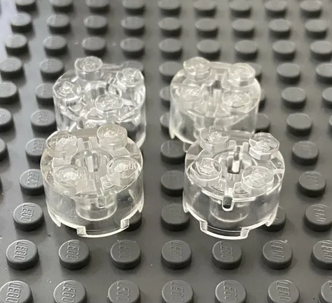 LEGO Trans Clear 2x2 Round Brick Lot Of Four