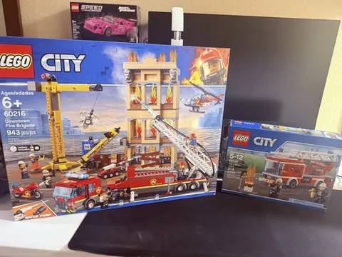 Lego city downtown fire brigade 60216 and Lego city fire ladder truck 60107