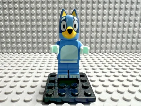 LEGO Bluey Minifigure - Bluey - BLU005 from set 11201