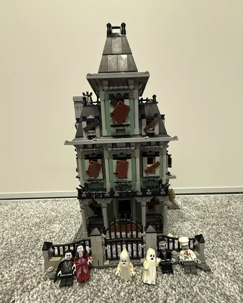 LEGO Monster Fighters: Haunted House (10228) With Minifigures Some Yellowing