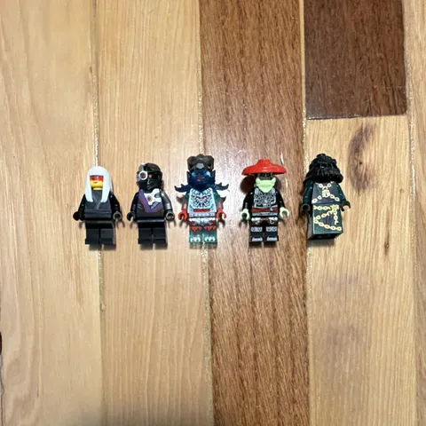LEGO Ninjago Lot of 5 mini figs, everyone but the ninjroid is new he is damaged