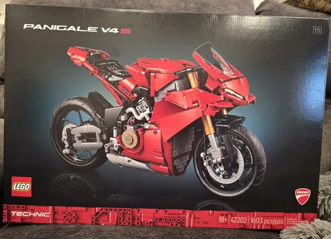 LEGO TECHNIC: Ducati Panigale V4 S Motorcycle (42202) Factory Sealed