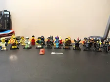 LEGO Minifigures Lot w/ Lego Mini-figure Series w/ accessories.