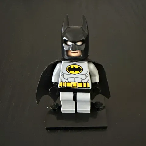 LEGO Batman Minifigure w/ Black Fabric Cape, Cowl/Helmet Old New