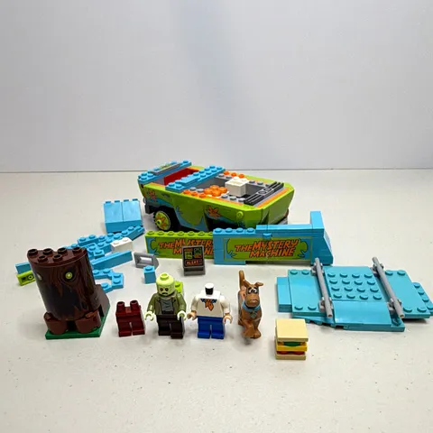 LEGO Scooby Doo The Mystery Machine 75902 - Partial Lot w/ Crack Free Minifigs