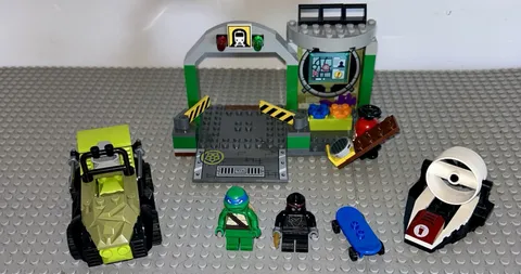 Lego Tmnt 10669 Turtle Lair.