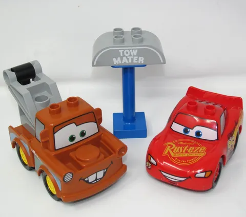 Lego Duplo Disney Pixar Car Lot Lightning McQueen & Tow Mater