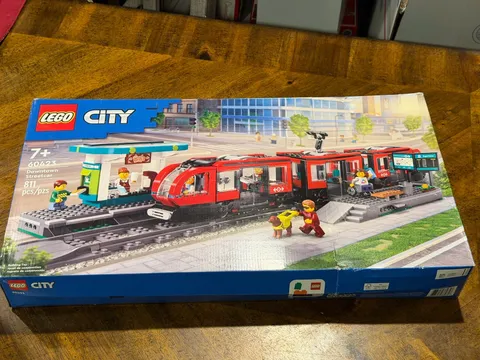 NEW SEALED LEGO 60423 Downtown Streetcar and Station - City Trains 2024