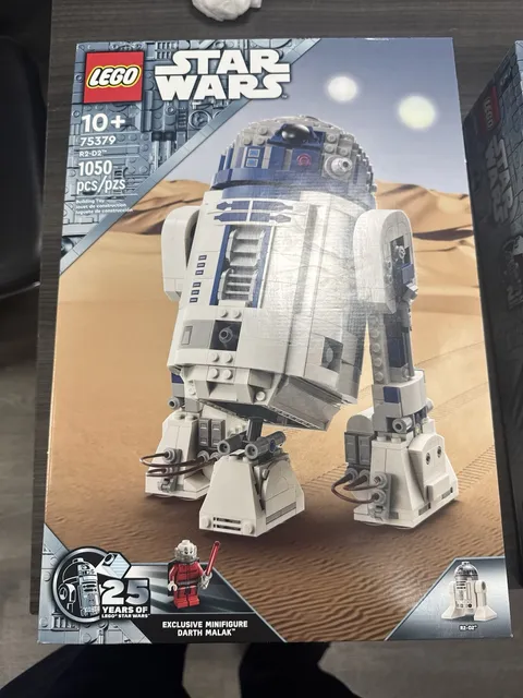 LEGO Star Wars (75379)  R2-D2 1050 pcs Exclusive Darth Malak Minifigure