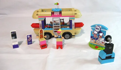 Lego Friends Hot Air Balloon 41079, Hot Dot Stand 41129/with manuals