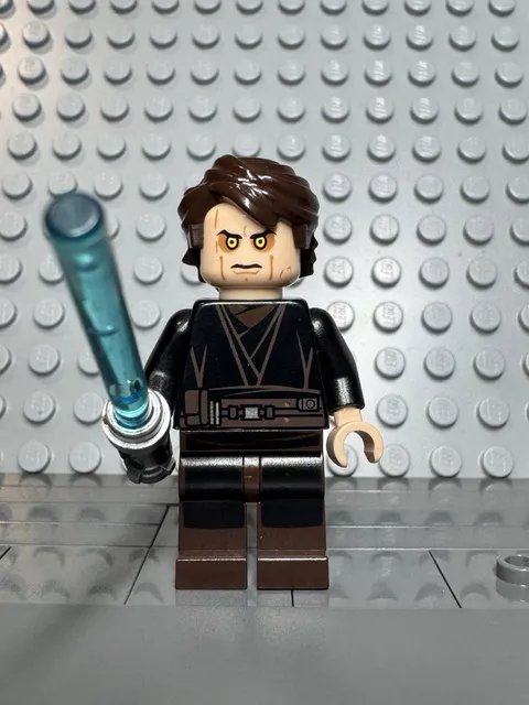 LEGO Star Wars  Anakin Skywalker minifigure  Sith Face ( 9494 )