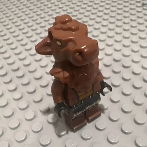 LEGO Minifigure Brown Beast Creature/Monster Figure w/ Axe Accessory