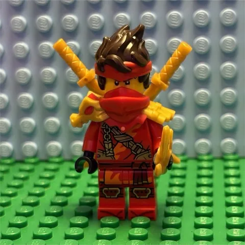 LEGO NINJAGO Red Ninja Minifigure w/ Gold Weapons & Accessories