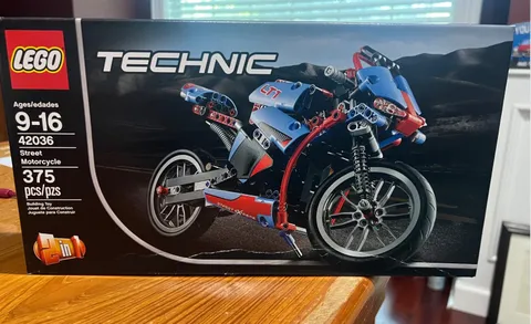LEGO TECHNIC: Street Motorcycle (42036) Brand New