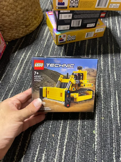LEGO TECHNIC: Heavy-Duty Bulldozer (42163)