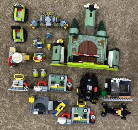 LEGO Super Heroes: Batman and The Joker Escape (76138) sewer parts Only!