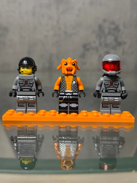 LOT of 3 LEGO Space Police 3 Alien Kranxx and 2 Officer Lot Mini Fig 5970 5974