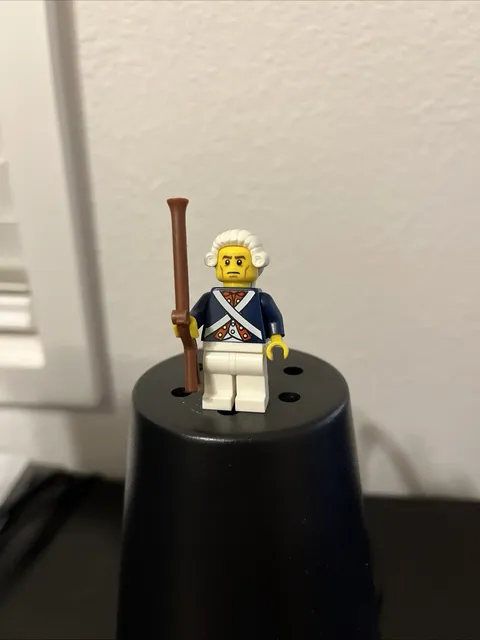 LEGO Minifigure Series 10 Revolutionary Soldier with Rifle COL156-71001