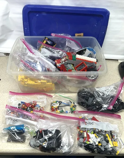 Lot of Miscellaneous Lego Parts & Pieces. *READ*. Approximately 7lbs