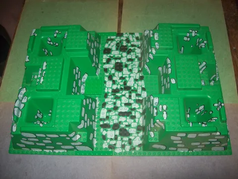 LEGO CASTLE # 6091, 6098, 10176 BASEPLATE RAISED 32 X 48 X 6 ROCK PATH PATTERN