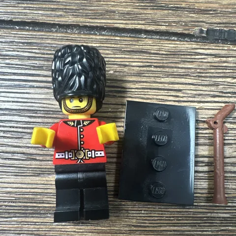 LEGO Collectible Minifigs Series 5 Royal Guard Minifig 8805 