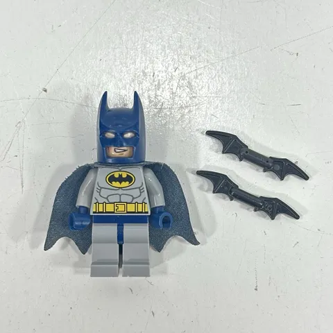 LEGO Batman Minifigure Gray Suit Blue Cowl w/ 2 Black Batarang Accessories