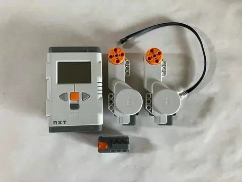 LEGO Mindstorms NXT 9841 Brick 2x 9842 Motors 9844 Light Sensor 1 Cable Tested