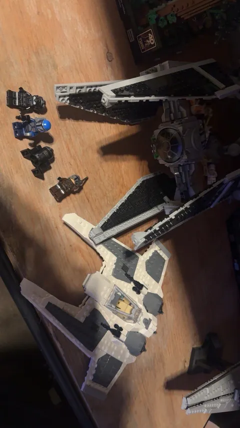 LEGO Star Wars 75348 Mandalorian Fang Fighter vs TIE Interceptor 957pcs 9+