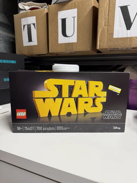 LEGO Star Wars Logo 75407 Display Model Building Set 700 Pieces 18+