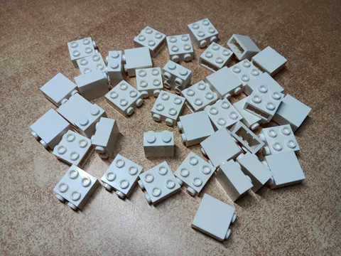 LEGO LOT 42 WHITE 1 X 2 X 1 2/3 MODIFIED BRICKS 4 STUDS 1 SIDE 22885