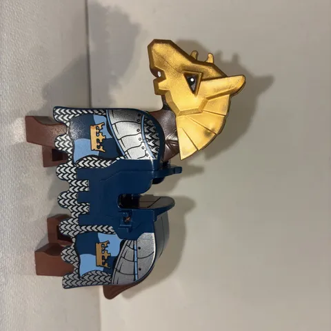 LEGO Castle Knights BROWN HORSE w/Gold Helmet BLUE GOLD-CROWN BARDING GOOD CLIPS