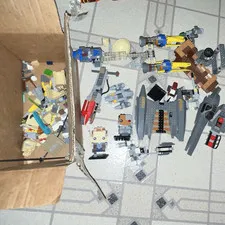 LEGO Bulk Lot Mixed Bricks & Parts w/ BrickHeadz