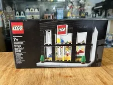 New 2012 Sealed LEGO Promotional Retail Store Grand Opening Set 3300003 Promo