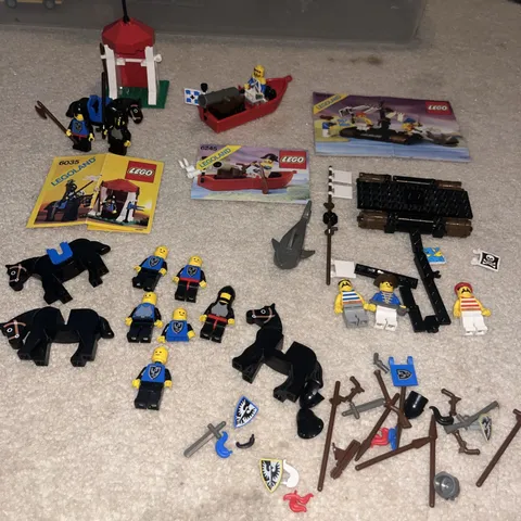 Vintage LEGO Set Knights Pirates : 6035 6245 6257 Pirates Knights Horses, Read!!