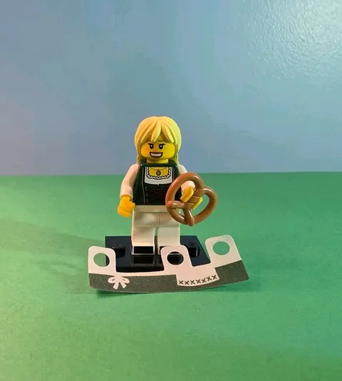 LEGO Series 11 Collectible Minifigures 71002 -Pretzel Girl (SEALED)