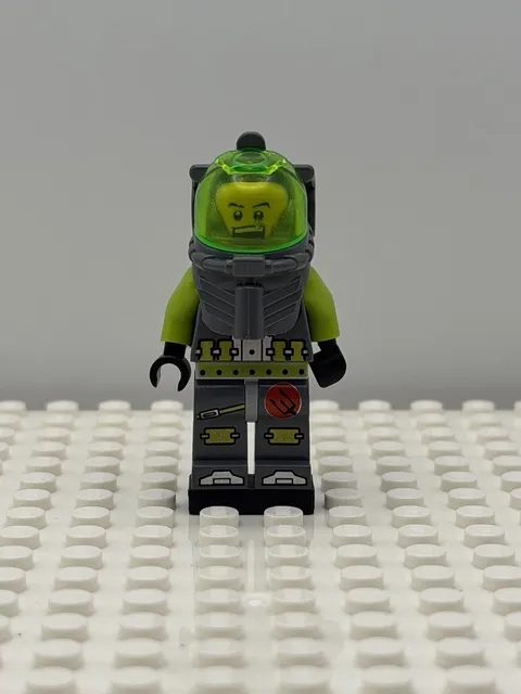 Lego Minifigure Lance Spears Gear atl006 Retired