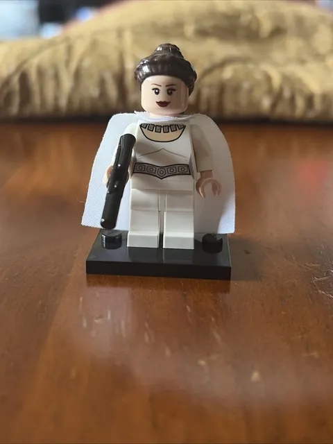 LEGO Star Wars Princess Leila Celebration Outfit Minifigure Near Mint
