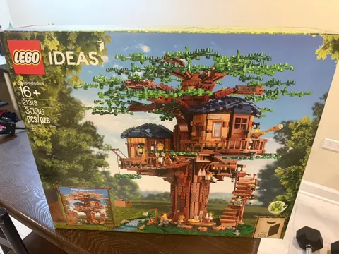 Brand NEW!  LEGO Ideas: Tree House (21318) Retired Set