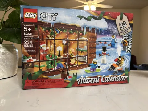 ⭐️Lego CITY 60235 RETIRED Lego City Advent Calendar⭐️SEALED⭐️