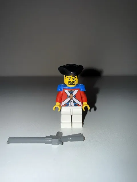 LEGO Pirates - Imperial Soldier II - Officer without Plume Minifigure - pi109
