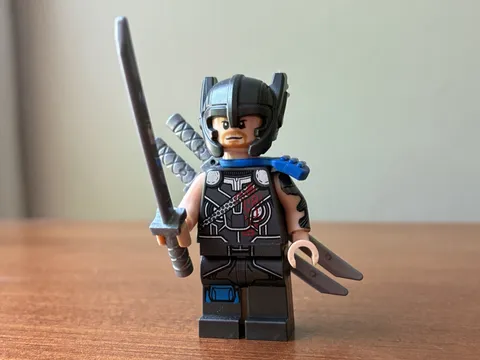 LEGO Marvel THOR (Scabbard Helmet) Minifigure SH0412 76088 Ragnarok Gladiator