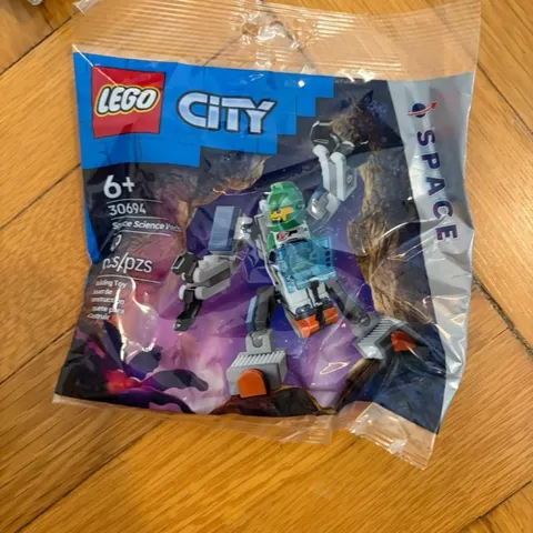 LEGO City Space Polybag scientist mech