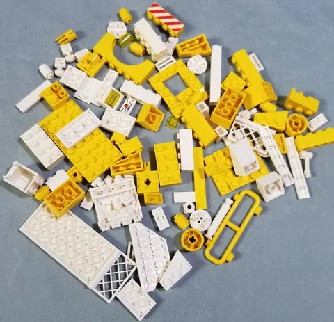 Lego Lot of 100 White and Yellow Pieces Bricks includes specialty pieces