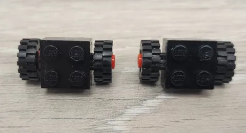 Lego 3137c01assy2 3137c01 3641 Black Brick 2x2 Red Wheels Black Tires Lot Of 2