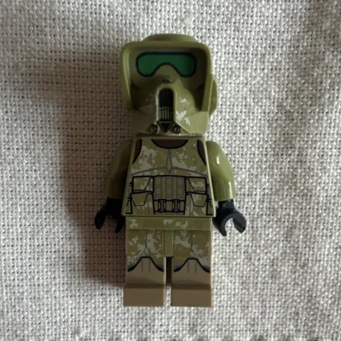 LEGO Camouflage Soldier Minifigure Plastic Figure Tan/Olive w/ Helmet Headgear