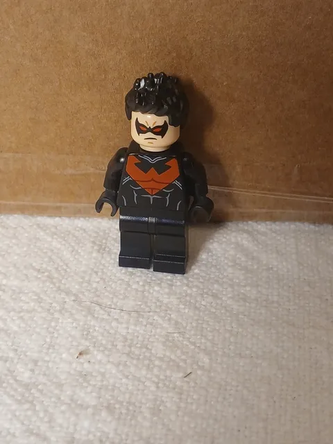 LEGO DC Superheros Batman 2 Nightwing Red Eyes Minifigure sh0085 From Set 76011